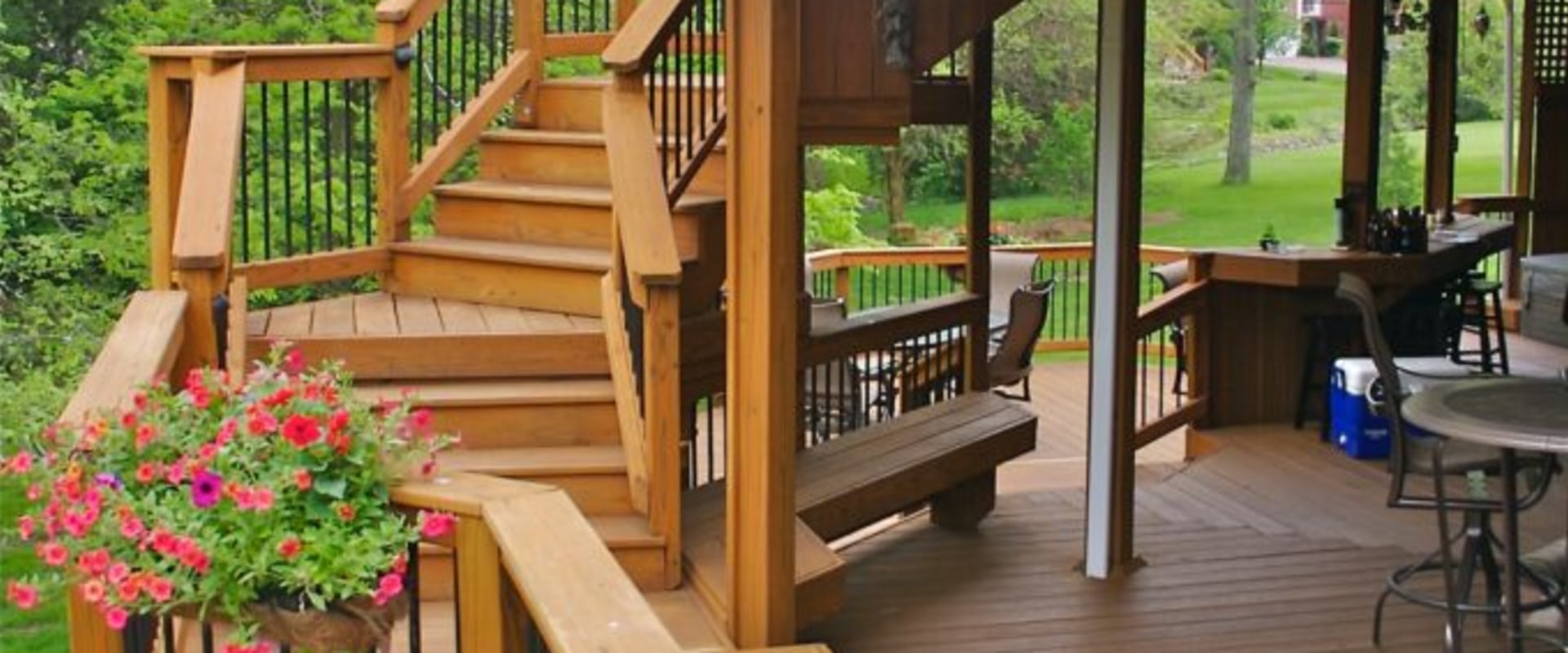 How Deck Construction Can Influence the Functionality of Adjacent Outdoor Spaces