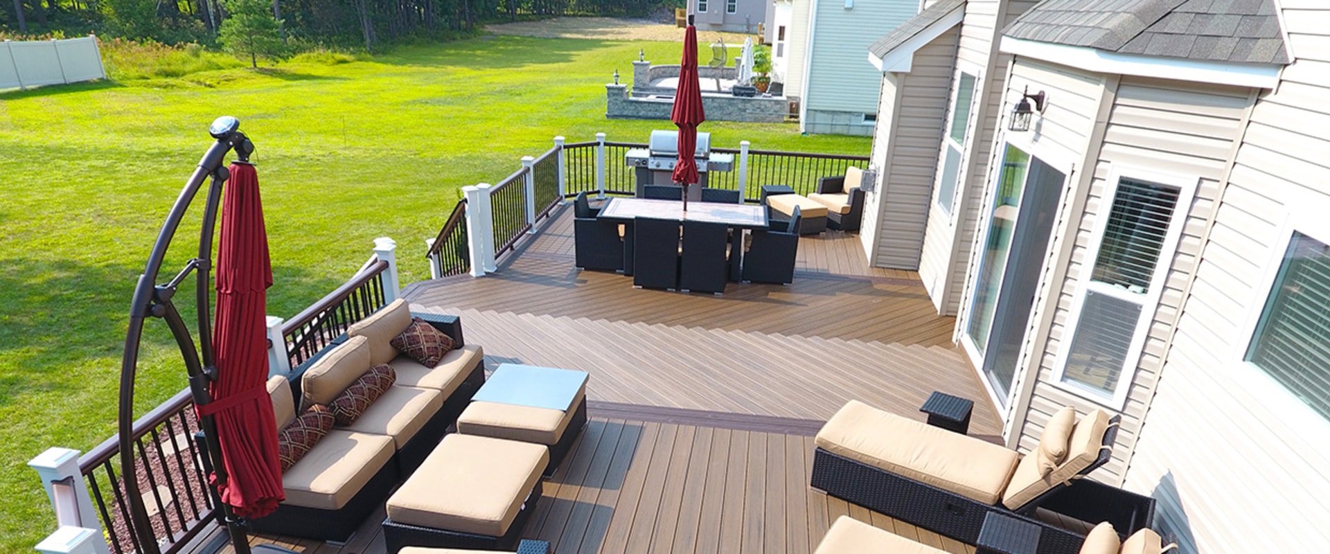 Build the Perfect Outdoor Escape with Expert Deck Construction Services